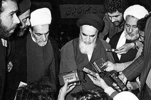 بگو مگوی امام خمینی با شورای مدیریت حوزه علمیه بر سر بودجه این نهاد