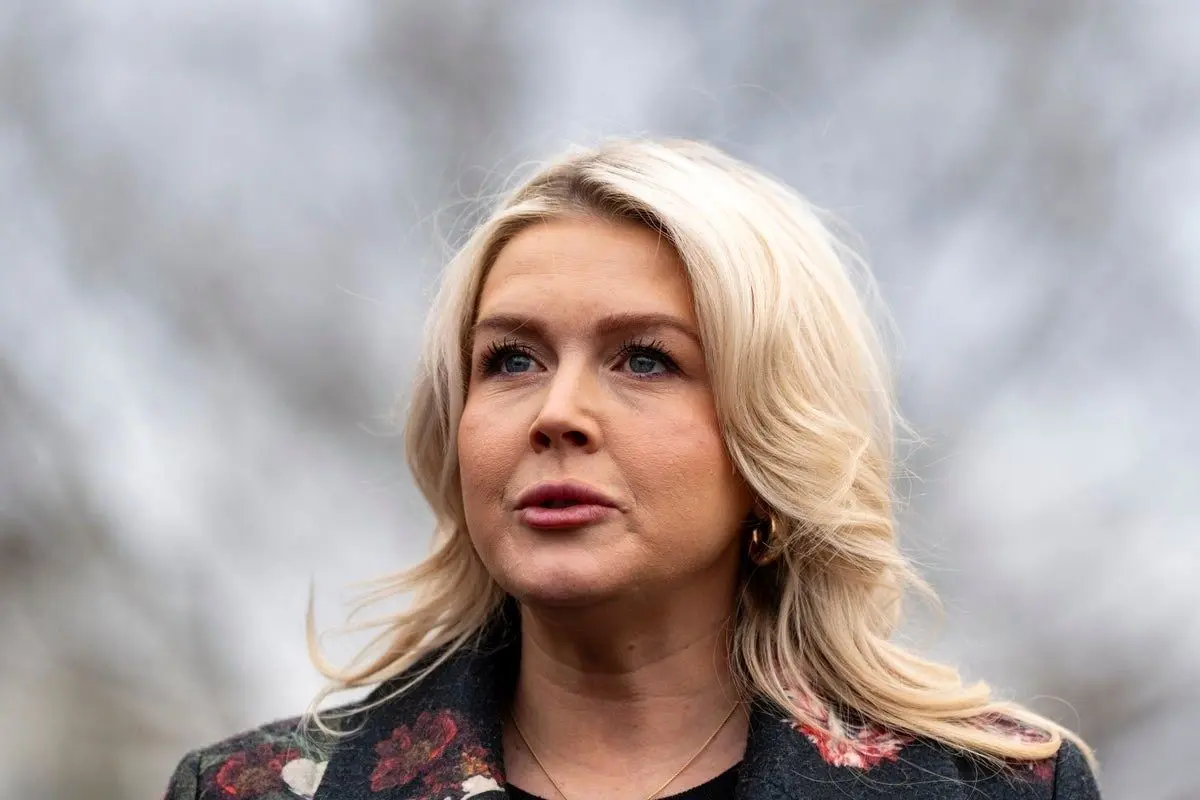 تمسخر پست کارولین لیویت درباره موفقیت در جنگ!