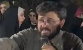 مراسم دلارسوزان در تجمع شبانه/ آتش زدن دلار توسط مدیر ارشد سازمان برنامه دولت رئیسی/ ویدئو


