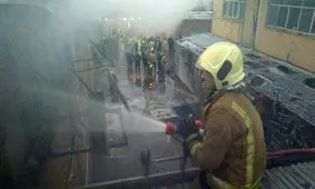 آتش سوزی انبار مواد غذایی در جاده قدیم کرج/ ویدئو