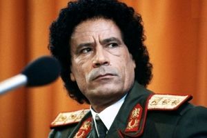 سفر در زمان؛ معمر قذافی در کنار جمال عبدالناصر، رئیس جمهور مصر در قاهره؛ سال 1348/ عکس