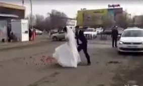 لحظه دعوای جنجالی عروس و داماد درست وسط خیابان/ ویدئو
