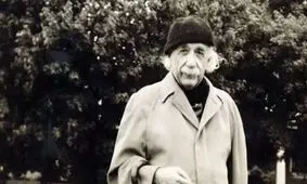 یک دوستی ساده اینشتین را در ساخته شدن بمب اتمی دخیل کرد
