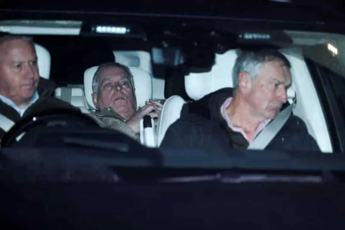 اولین عکس از شاهزاده فاسد پس از آزادی از بازداشت پلیس