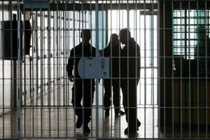 تشکیل باند سرقت از خانه در زندان