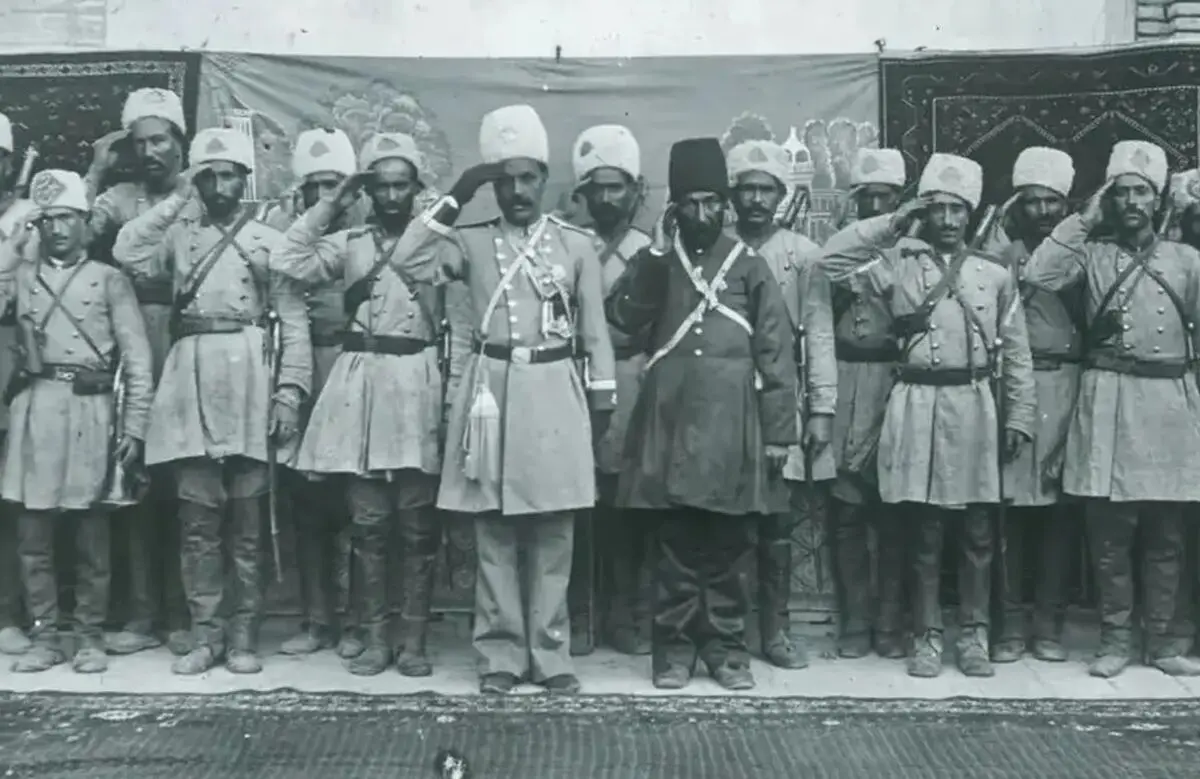 سفر در زمان؛ تصویری از یک «گروه موسیقی نظامی» در دوران مظفرالدین شاه 