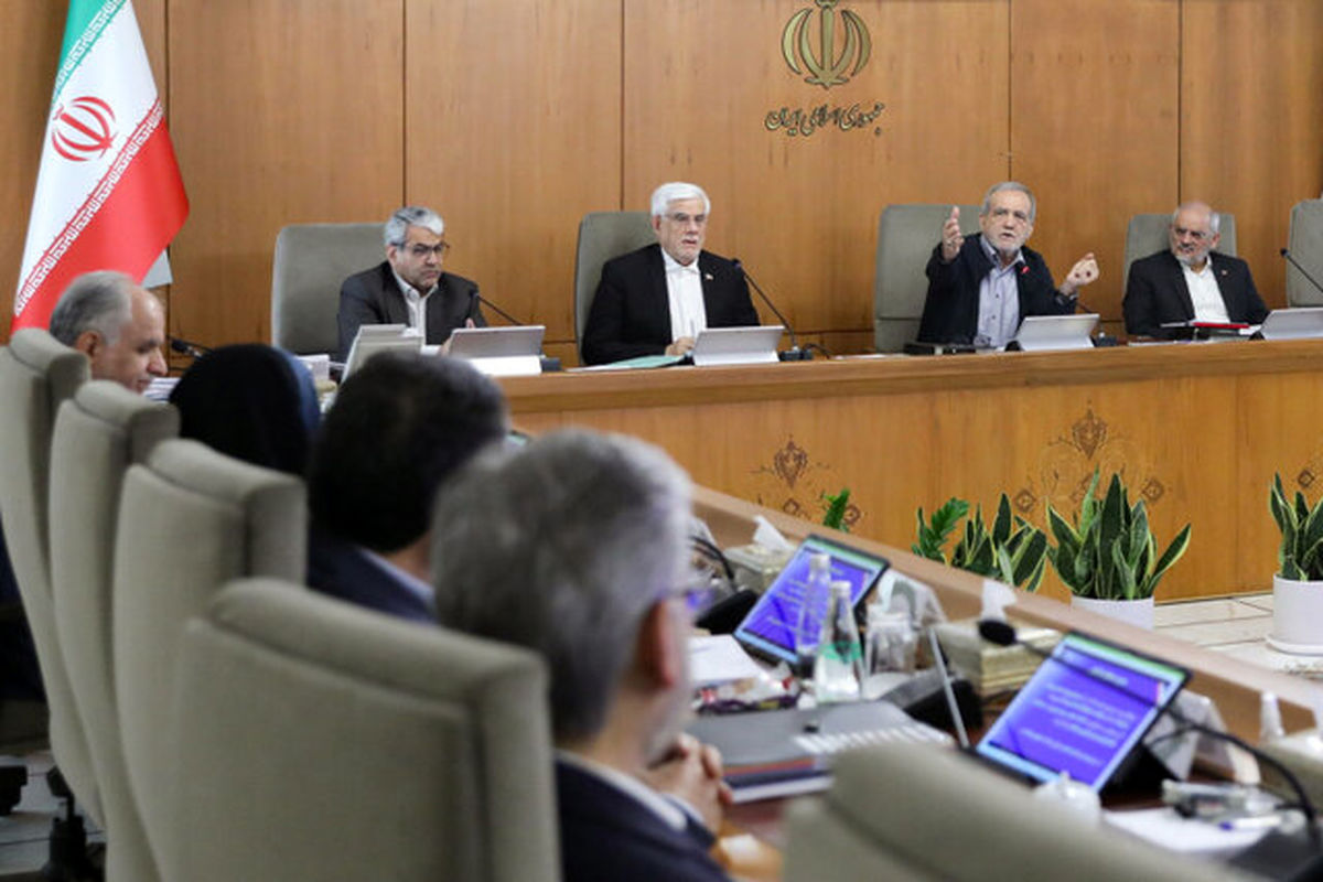 پزشکیان: نباید به صرف یک اظهارنظر، نیروهای علمی و متخصصین را محروم کرد

