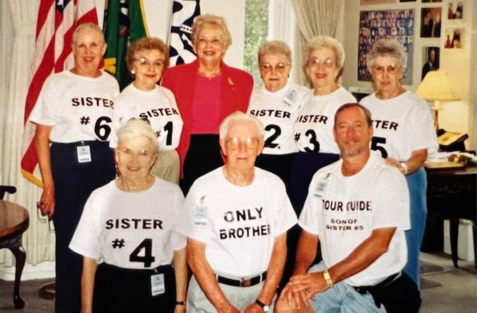 این ۶ خواهر رکورد دار گینس ۵۷۱ سال سن دارند + عکس