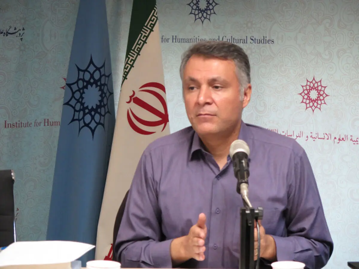 فاضلی، جامعه شناس: «باید از هزاران جلسه‌ای که در آن‌ها مقامات در معرض دانشمندان «پایتونی» قرار می‌گیرند، ترسید