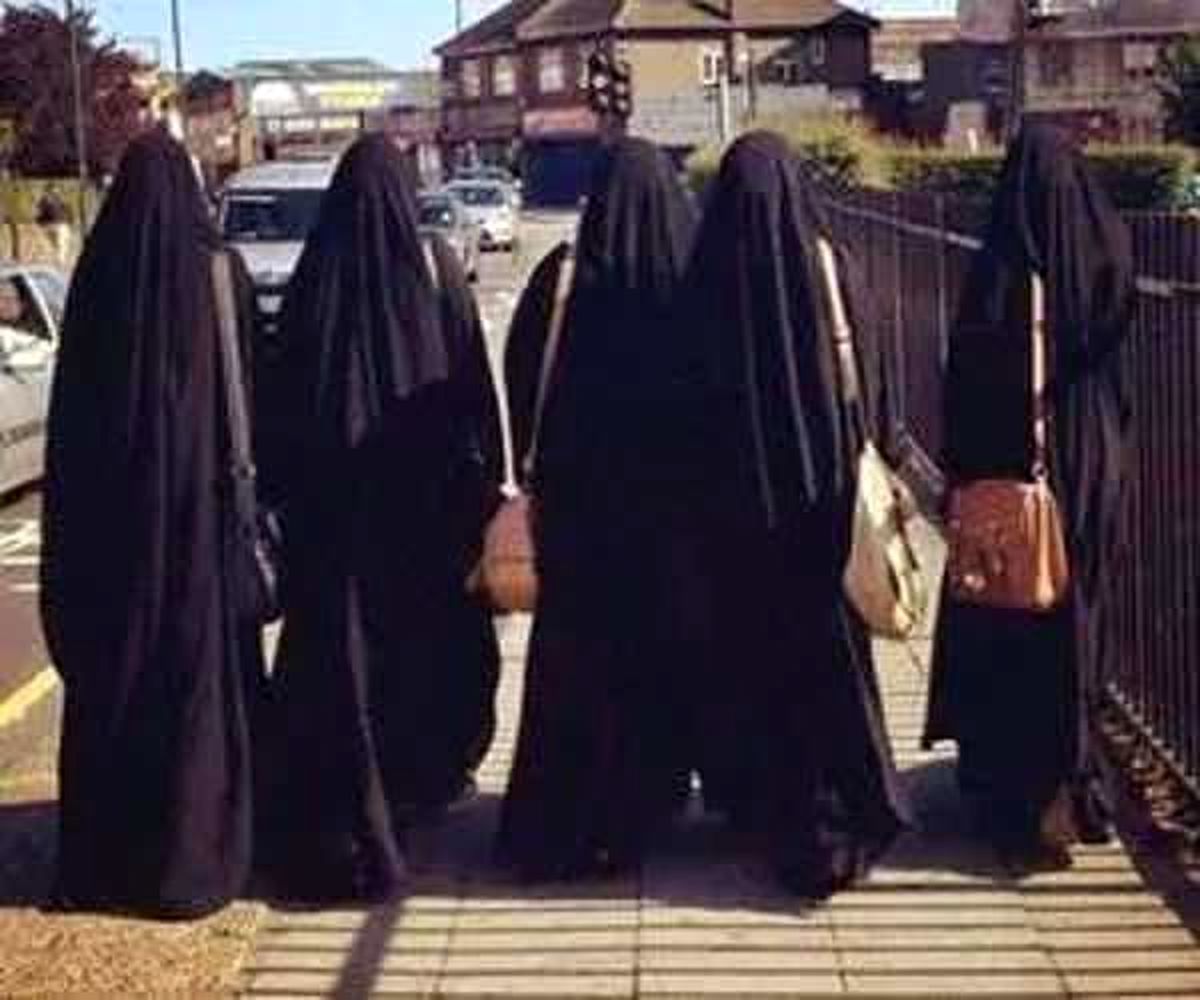 لایه بیرونی محجبهها ساده اندیشند و به مخالفان حجاب نزدیکند / هیچ فقیهی فتوا نداده که اگر گشت ارشاد خطا کند، باید حکم حجاب منتفی شود
