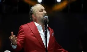 درگذشت خواننده مشهور در حین اجرای کنسرت

