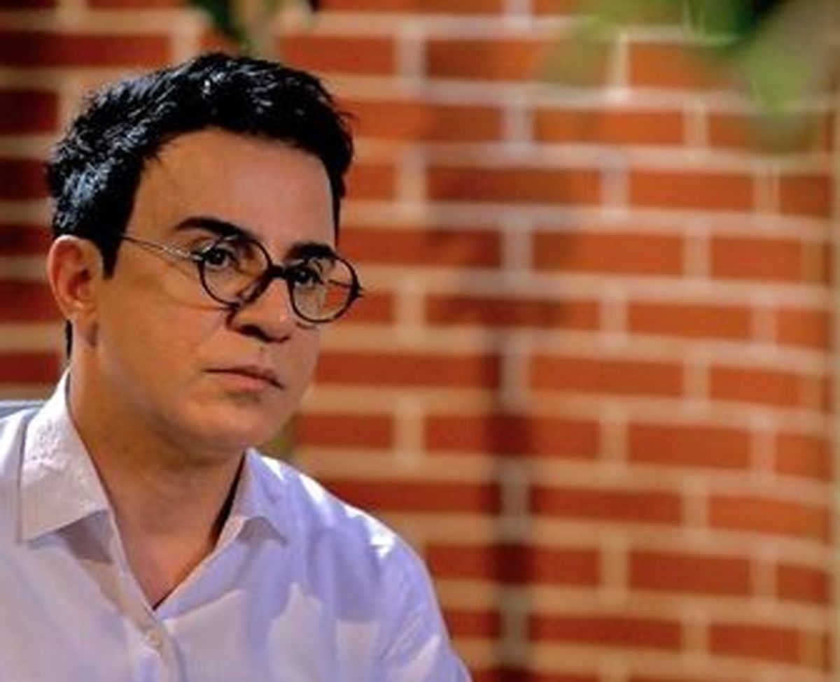انتقاد تند عمو پورنگ از قیچی کردن موی دانشآموزان در مدرسه