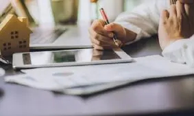 چند معیار مهم برای انتخاب وکیل آنلاین