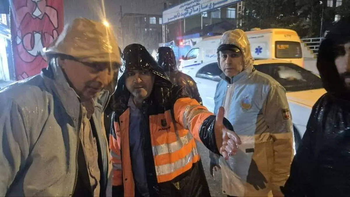 باران شدید باعث آبگرفتگی ۱۰۰ خانه در انزلی شد