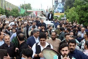 استقبال مردم روستای خرماکلا از توابع شهرستان قائمشهر مازندران از رئیس‌جمهور/ ویدئو