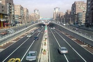 بازداشت پرتاب‌کنندگان سنگ به سمت خودروها در بزرگراه نواب/ یک خانم معلم جوان جان باخت