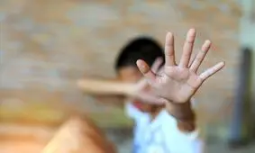 گزینش‌ معلم‌ها سیاسی و عقیدتی است نه روانشناختی/ تفکر سنتی، آموزش مهارت‌های جنسی در مدرسه را هنجارشکن می‌داند

