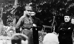 سفر در تاریخ؛ «رضاخان در حرم امام حسین(ع) در کربلا»؛ سال 1303