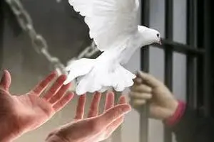 آزادی ۵۵ زن و مرد زندانی در ایام فاطمیه