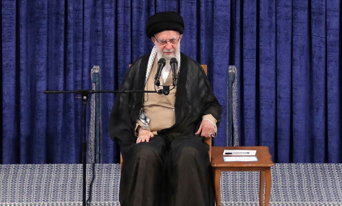 رهبر انقلاب: هیچ منفعتی برای امت اسلامی بالاتر از اتحاد نیست/ ماهیت، شکل و ترکیب حج، سیاسی است