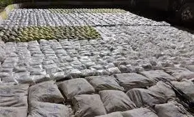 کشف بیش از ۳۰ کیلو گرم موادمخدر از دل سنگ/ ویدئو