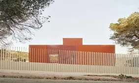 خانه ای که روی شیب تند شناور است!/ تصاویر