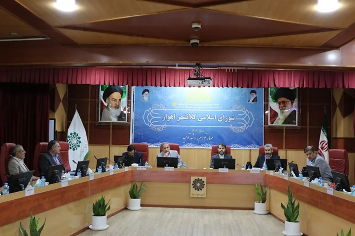 اعضای غایب شورا باید حرف هایشان را در صحن شورا بزنند