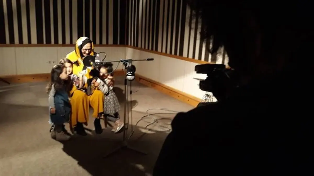 مجری خاطره ساز «سلام کوچولو» به تلویزیون آمد/ زندگی و زمانه عذرا وکیلی در مستند «قصه های خورشید خانم»

