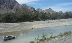 طغیان رودخانه سرباز در پی بارش‌های سنگین باران سامانه مونسون/ ویدئو
