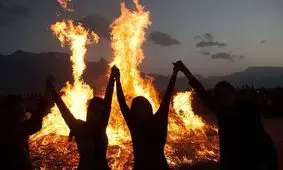 شادمانی مردم ارومیه در شب چهارشنبه سوری/ ویدئو