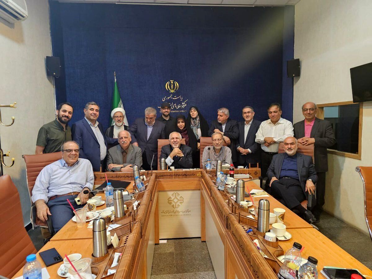 ظریف: کار شورای راهبری دولت چهاردهم پایان یافت/ گزینههای برتر به رئیس جمهور معرفی شدند