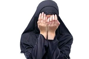 حمله عجیب دختر ۱۵ ساله به مادرش 