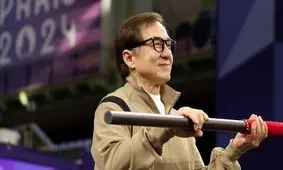 سفر در زمان؛ «جکی چان در حال انجام حرکات رزمی مقابل برج ایفل»؛ سال 1359