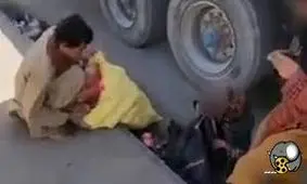 کولبری سوخت دختران نوجوان با کیف مدرسه/ ویدئو