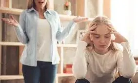 ۴ نشانه ای که می‌گوید خانواده شما به مشاوره نیاز دارد