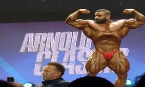 هجوم آمریکایی‌ها برای عکس گرفتن با هادی چوپان/ ویدئو

