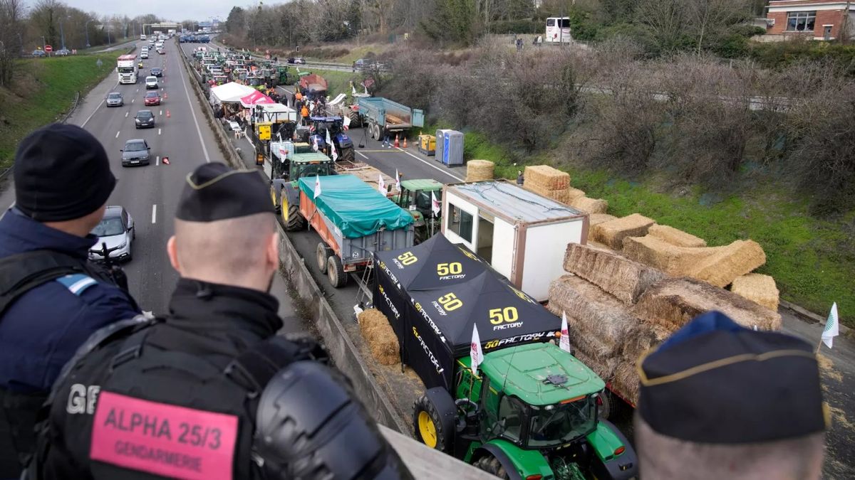 کشاورزان خشمگین اروپا به چه معترض هستند و چه می‌خواهند؟

