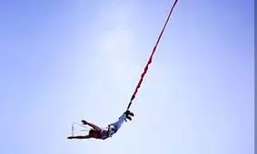 مرگ تراژیک یک مادر روسی در مقابل دیدگان پسرش پس از بانجی جامپینگ/ ویدئو 