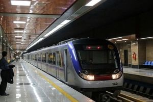 تصادف هولناک قطار با مرد جوان روی ریل ایستگاه مترو شریعتی شیراز