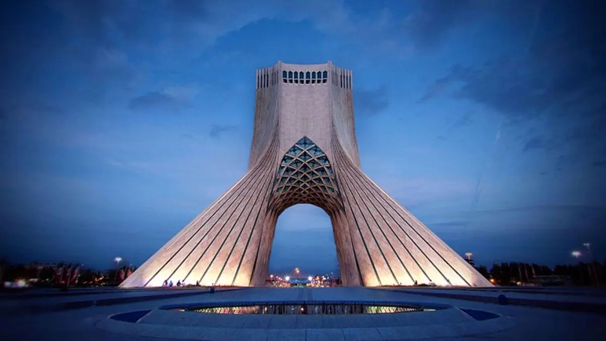 برج آزادی غدیری شد/ ویدئو