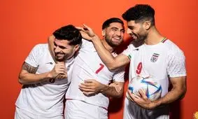 انتقاد از ژست بازیکنان تیم ملی مقابل دوربین