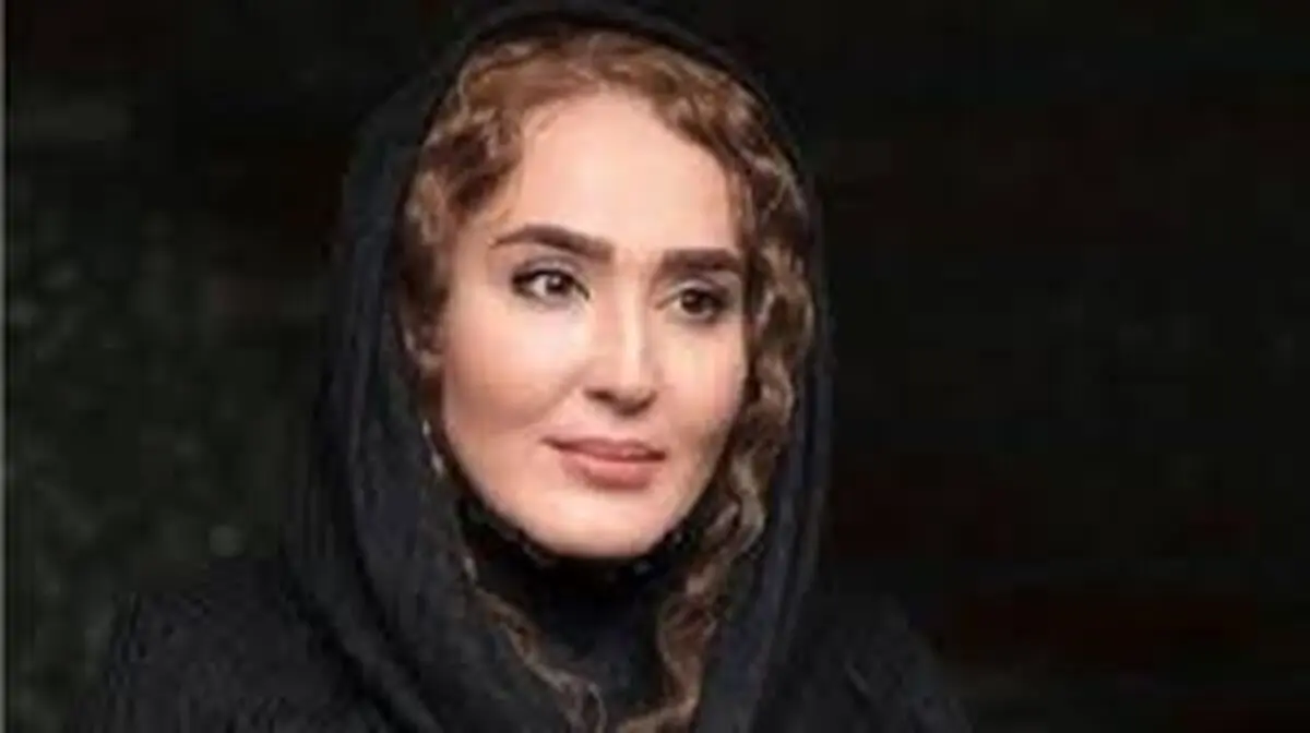 سفر در زمان؛ «زهره فکور صبور» در حال مرور دیالوگ در پشت‌صحنه «پنچری»؛ سال 96 