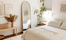 ۸ چیزی که هرگز نباید زیر تخت خود نگهداری کنید