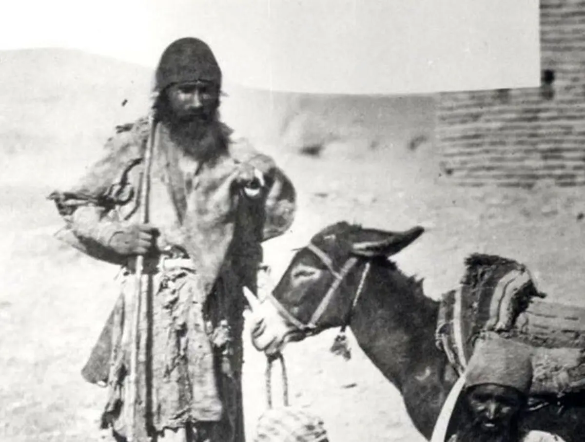 سفر به عصر قاجار؛ کارگران معدن فیروزۀ نیشابور در زمان ناصرالدین شاه