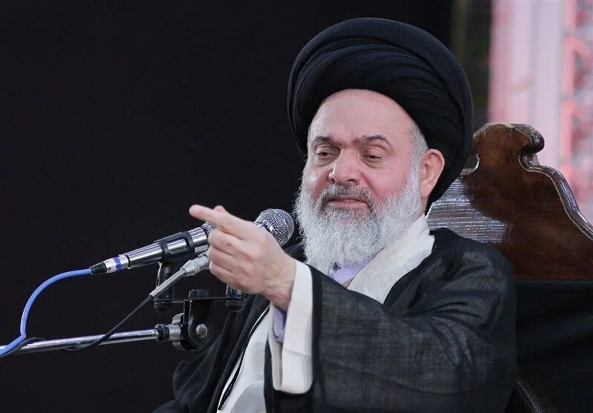امام جمعه قم: دشمنان به دنبال انتقام هستند؛ برای همین ماجرای درمانگاه را پررنگ می‌کنند