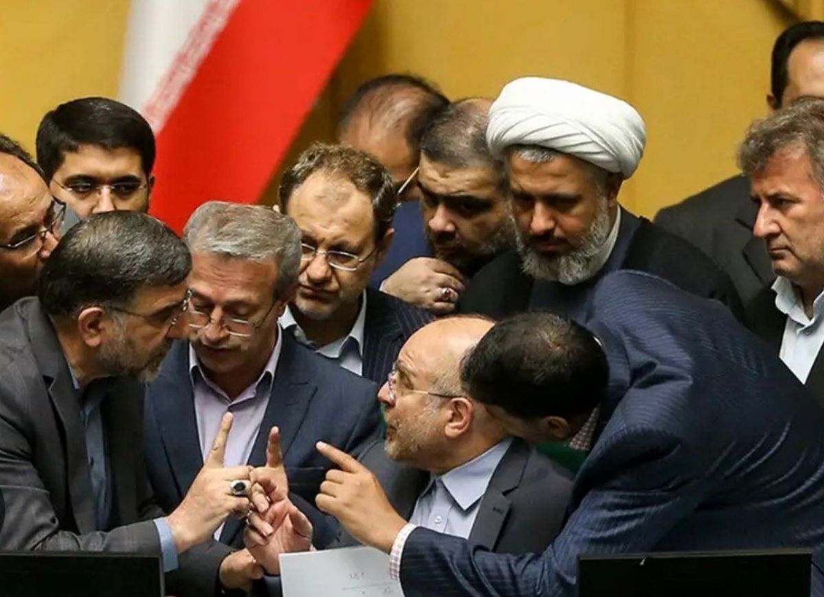 کارنامه این دوره مجلس بسیار سیاه است/ مجلس یک مصوبه در حق ملت تصویب نکرد و برجام را تباه کرد و فقط برای کشور انزوا به دنبال آورد