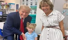 دونالد ترامپ در روز پدربزرگ و مادربزرگ به مدرسه نوه‌اش رفت/ ویدئو