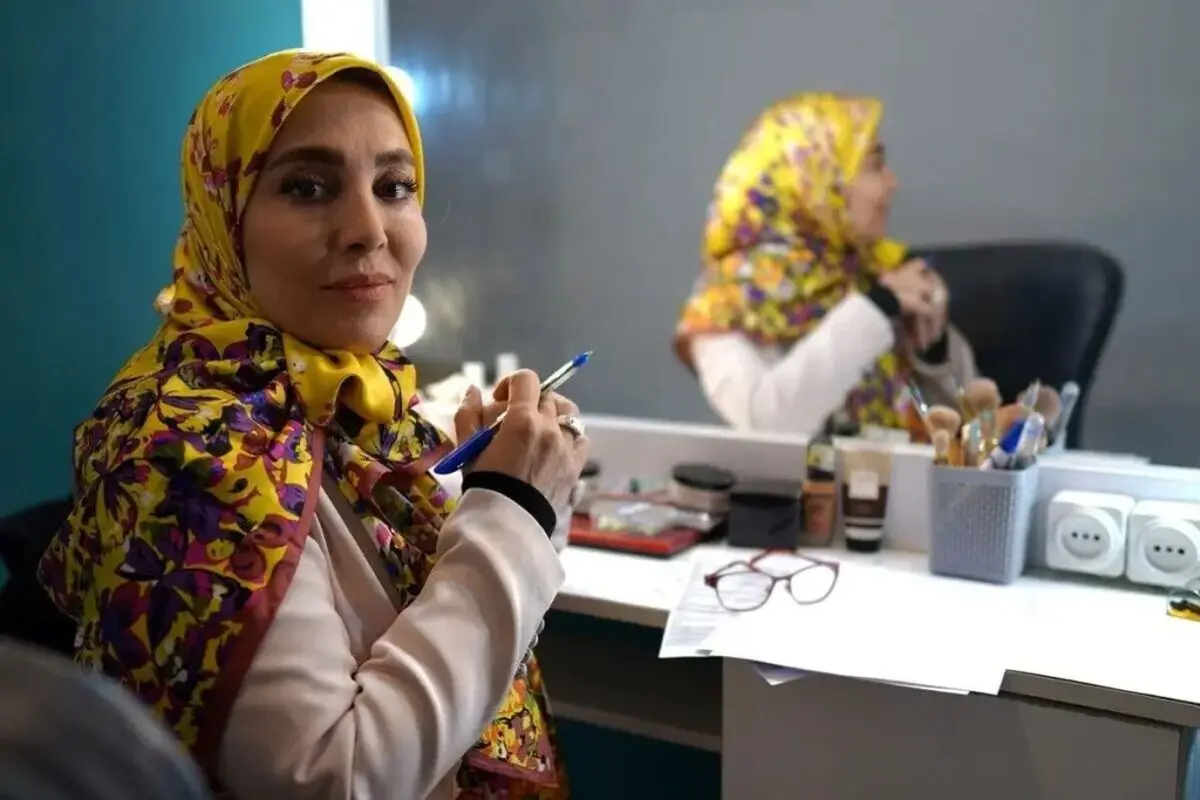 ابتکار ژیلا صادقی، مجری صدا و سیما در احترام به پرچم ایران/ ویدئو