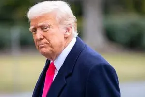 ترامپ: ۳ ناو به خاورمیانه فرستاده‌ام / اگر به توافق نرسیم، روز بدی برای ایران خواهد بود