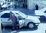 لحظه سرقت مسلحانه از طلافروشی در خیابان معلم رودان هرمزگان/ ویدئو